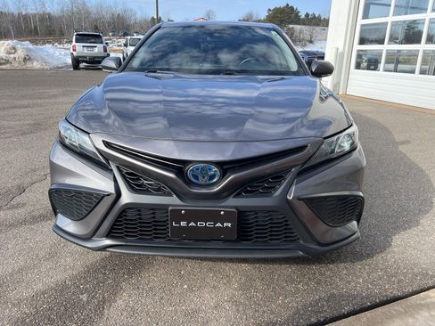 Used 2024 Toyota Camry SE image 9