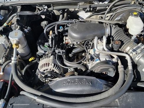 Used 2003 Chevrolet S10 Pickup LS image 14