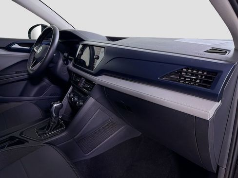 Used 2024 Volkswagen Taos SE image 31