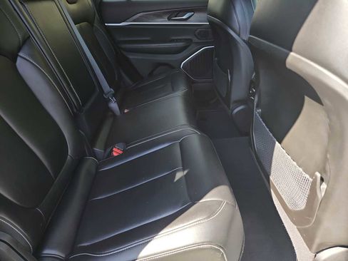 Used 2023 Jeep Grand Cherokee 4WD 4xe image 17