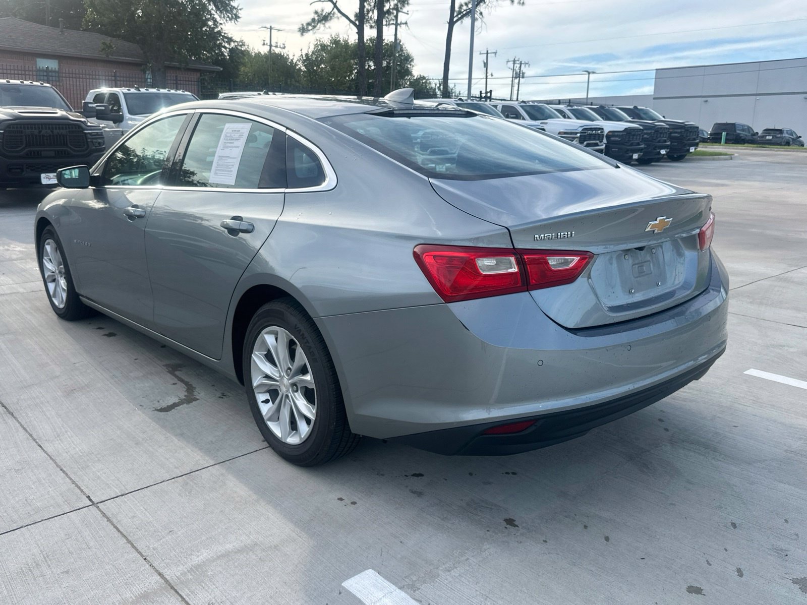 Used 2025 Chevrolet Malibu LT FWD image 3