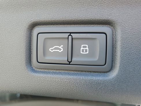 New 2025 Audi Q6 e-tron Premium Plus AWD/4WD image 10