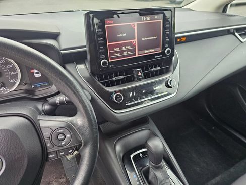 Used 2022 Toyota Corolla LE FWD image 27