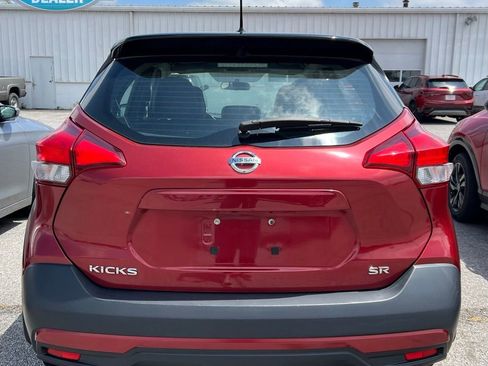 Used 2019 Nissan Kicks SR w/ SR Premium Package FWD image 6