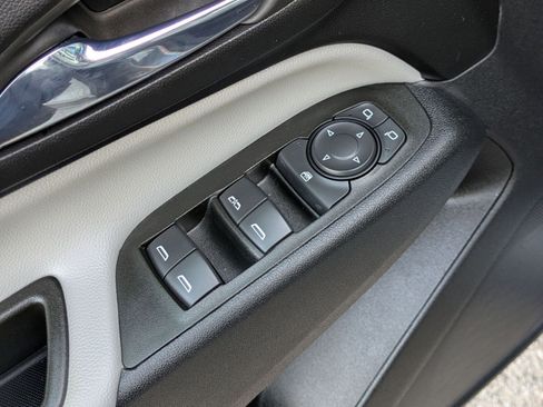 Used 2023 Chevrolet Equinox LS FWD image 11