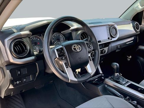 Used 2022 Toyota Tacoma SR5 RWD image 17