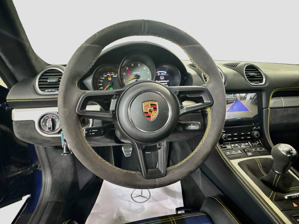 Used 2020 Porsche 718 Cayman GT4 RWD image 11