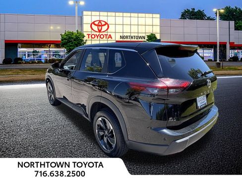 Used 2025 Nissan Rogue SV AWD/4WD image 7