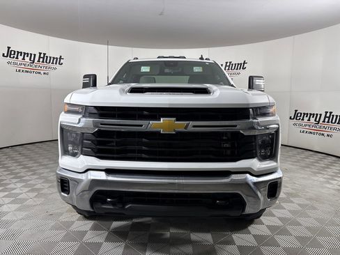Used 2024 Chevrolet Silverado 3500 LT image 2