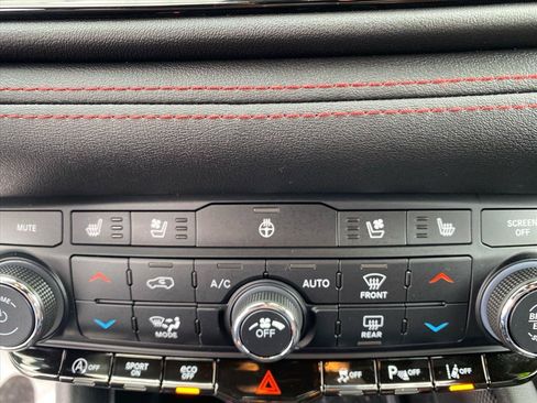 Used 2025 Dodge Durango GT AWD/4WD image 13