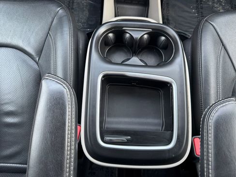 Used 2022 Chrysler Pacifica Touring-L image 32