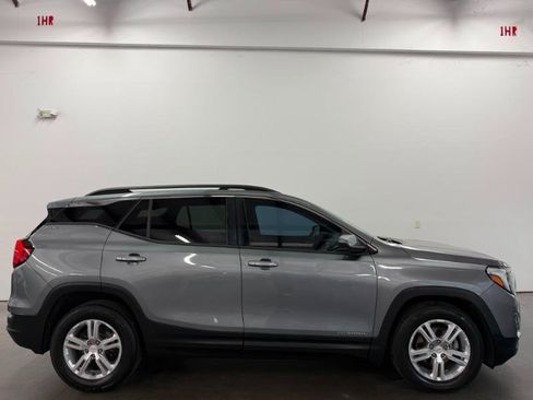 Used 2018 GMC Terrain SLE w/ Driver Convenience Package FWD image 2
