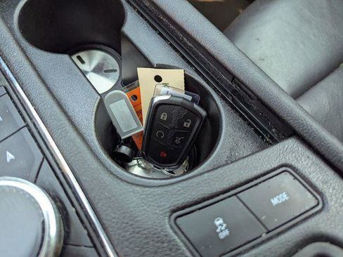 Used 2023 Cadillac XT6 Premium Luxury image 25