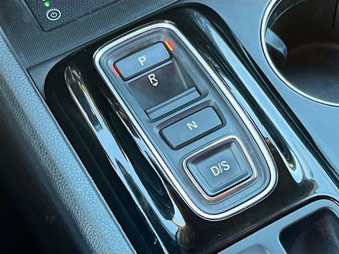 Used 2025 Honda Pilot EX-L image 16