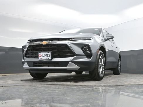 Used 2025 Chevrolet Blazer LT AWD/4WD image 34