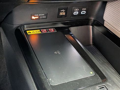 Used 2025 Toyota Camry SE FWD image 31