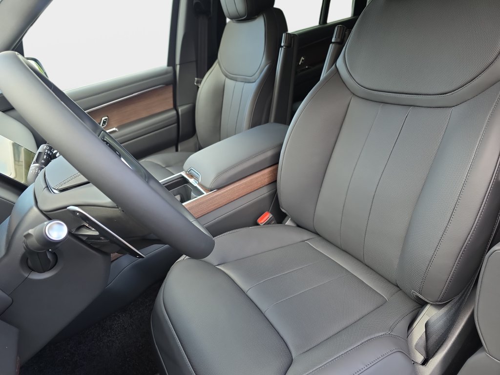 New 2026 Land Rover Range Rover Long Wheelbase SE AWD/4WD image 12