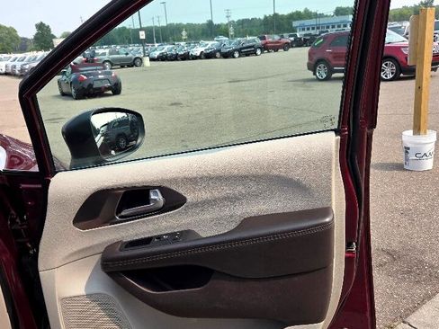 Used 2017 Chrysler Pacifica LX w/ Tire & Wheel Group image 14