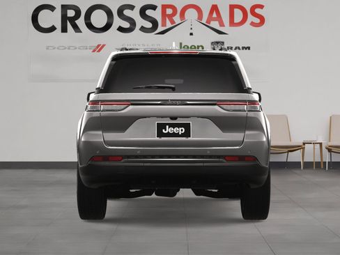 New 2025 Jeep Grand Cherokee Altitude image 32