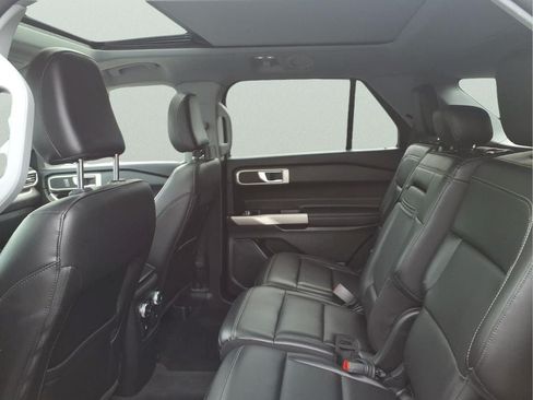 Used 2022 Ford Explorer XLT w/ Equipment Group 202A AWD/4WD image 13