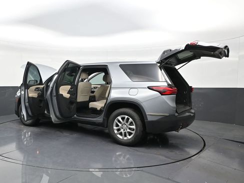 Used 2023 Chevrolet Traverse LS FWD image 31
