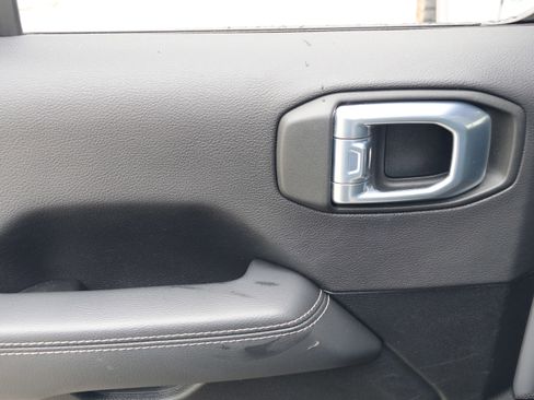 Used 2021 Jeep Gladiator Overland w/ Popular Equipment Package AWD/4WD image 31