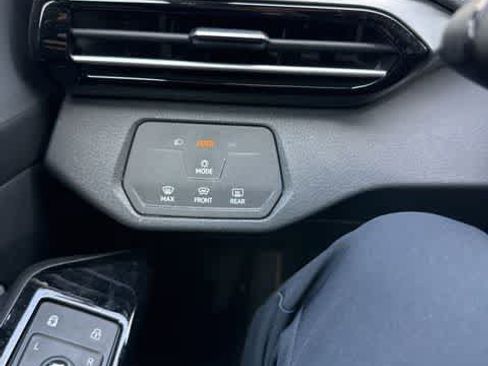 Used 2023 Volkswagen ID.4 Pro AWD/4WD image 18