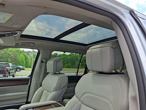 Used 2023 Jeep Grand Wagoneer 4WD image 15