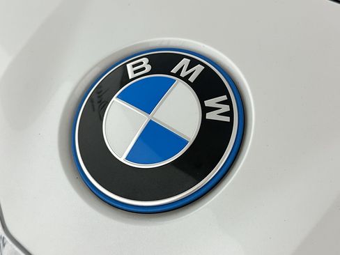 Used 2023 BMW i7 xDrive60 w/ Executive Package 2 AWD/4WD image 34