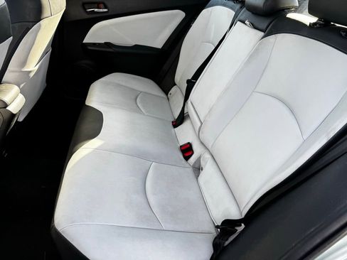 Used 2016 Toyota Prius Four image 6