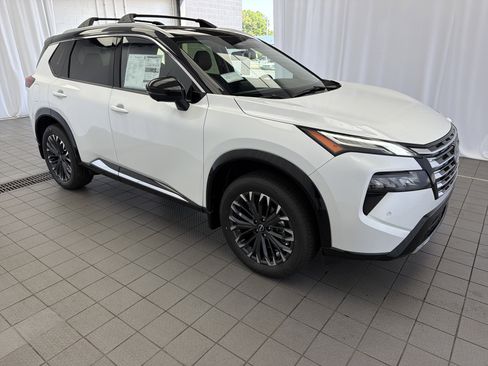 New 2026 Nissan Rogue Platinum AWD/4WD image 3