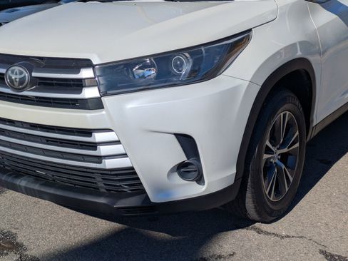 Used 2019 Toyota Highlander LE image 10