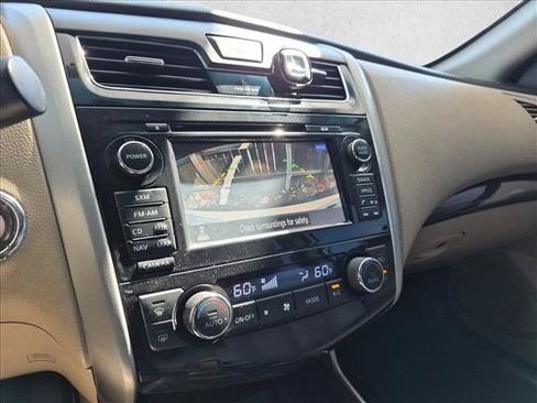 Used 2015 Nissan Altima 2.5 SL w/ Technology Package FWD image 12