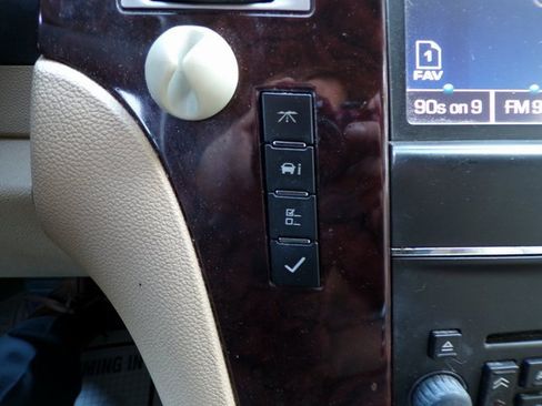 Used 2013 Cadillac Escalade ESV Luxury image 27