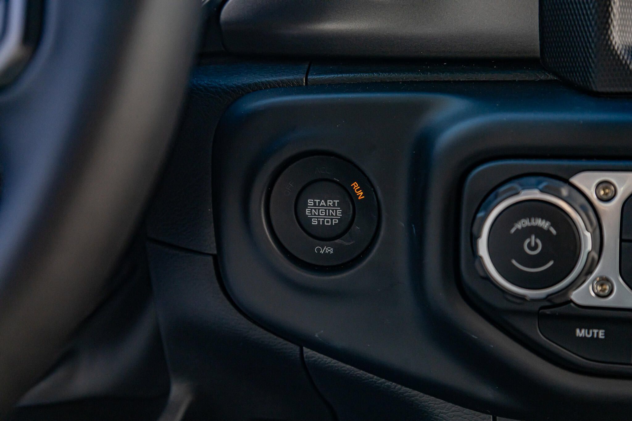 Used 2023 Jeep Gladiator Sport AWD/4WD image 23