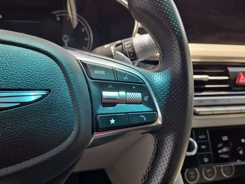 Used 2025 Genesis G70 2.5T RWD image 21
