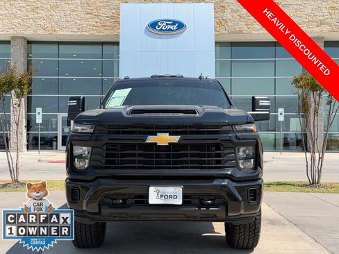 Used 2024 Chevrolet Silverado 2500 Custom w/ Custom Value Package AWD/4WD image 2