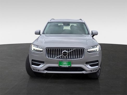 Used 2025 Volvo XC90 B5 Core image 2