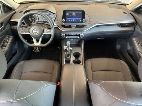 Used 2025 Nissan Altima 2.5 SV FWD image 32