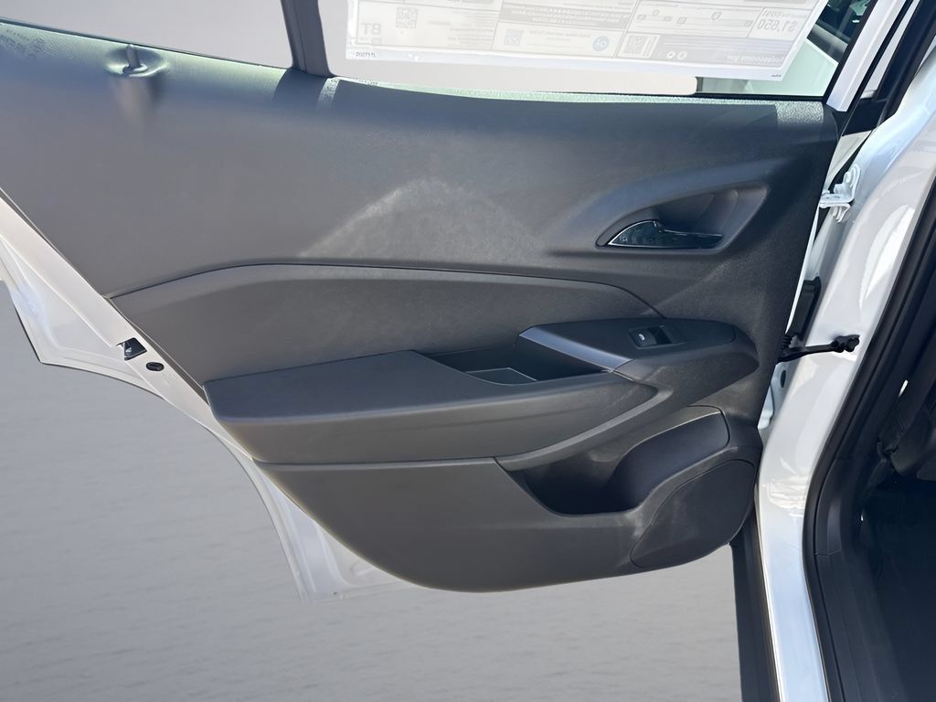 New 2026 Chevrolet Trax RS w/ Sunroof Package FWD image 25