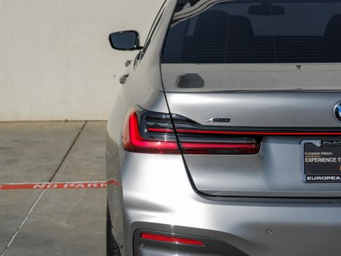 Used 2020 BMW 750i xDrive w/ Executive Package image 45