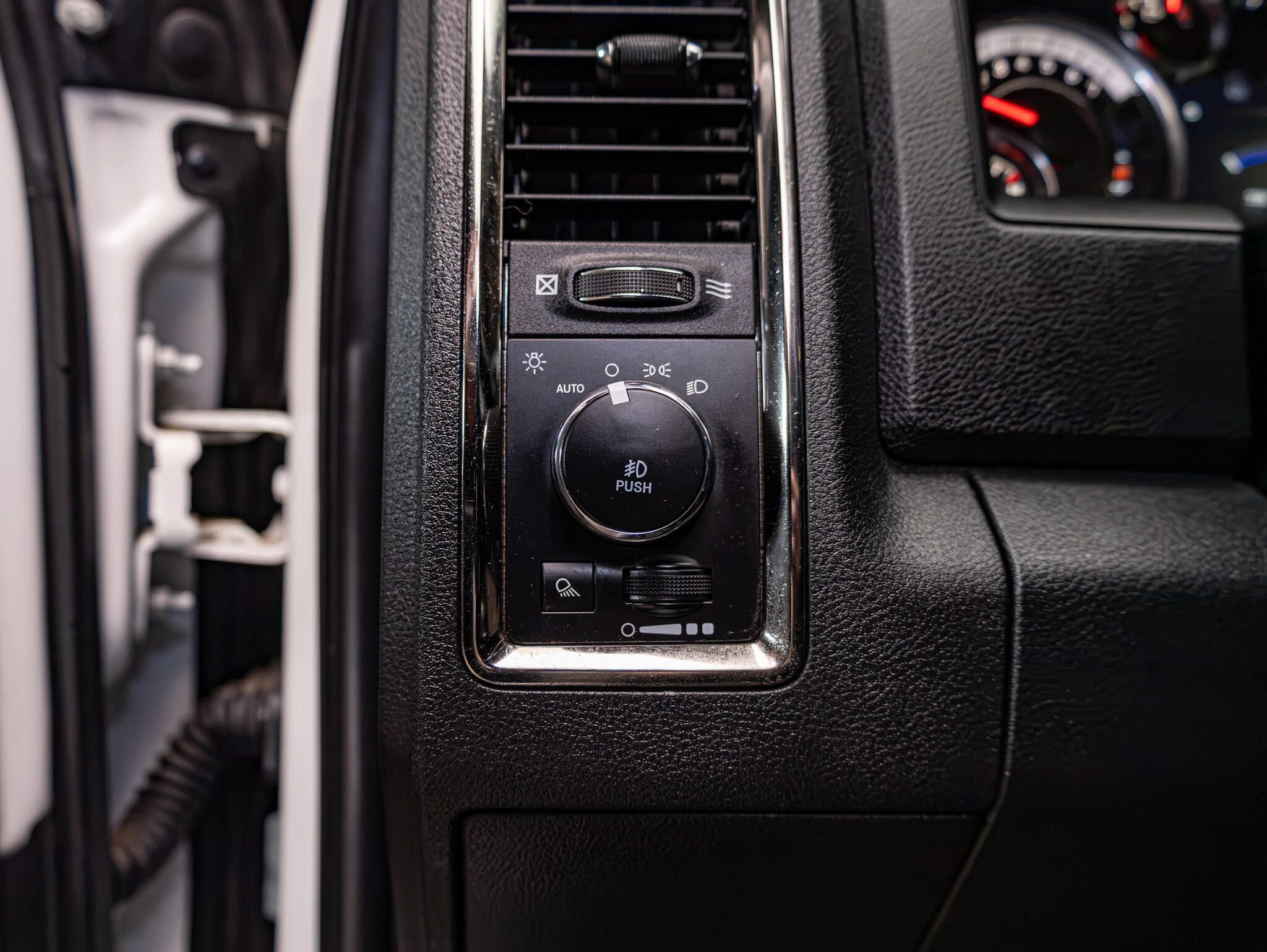 Used 2018 RAM 1500 Sport w/ Convenience Group RWD image 17