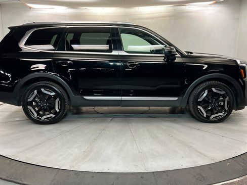 Used 2023 Kia Telluride EX w/ EX Captain's Chair Package AWD/4WD image 6