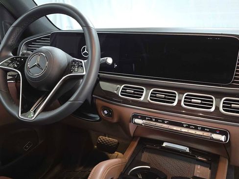 Used 2026 Mercedes-Benz GLS 450 4MATIC image 11