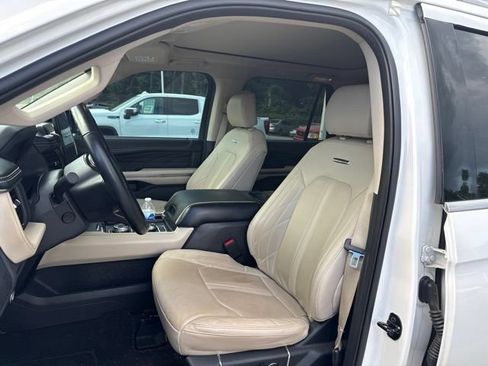 Used 2024 Ford Expedition Max Platinum AWD/4WD image 4