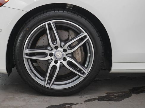 Used 2017 Mercedes-Benz E 400 4MATIC Wagon image 30