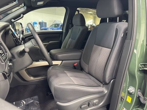 Used 2024 Nissan Titan SV w/ SV Bronze Edition Package image 11