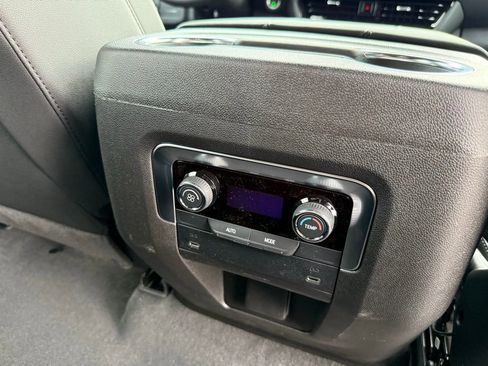 New 2026 Chevrolet Suburban LT image 17