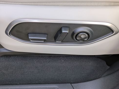 New 2026 Jeep Grand Wagoneer L 4WD w/ 8-Passenger Seating Package image 13