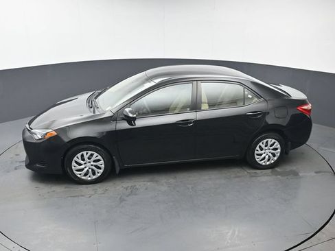 Used 2017 Toyota Corolla LE w/ Carpet Mat Package (TMS) FWD image 32